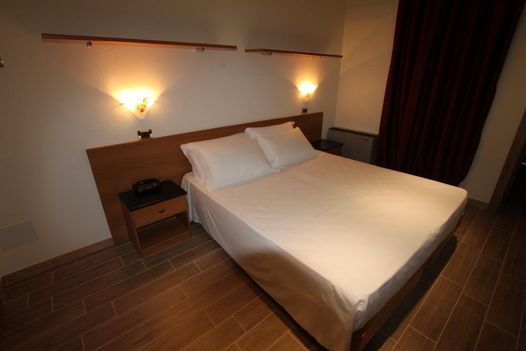 Street Hotel Комакио Екстериор снимка
