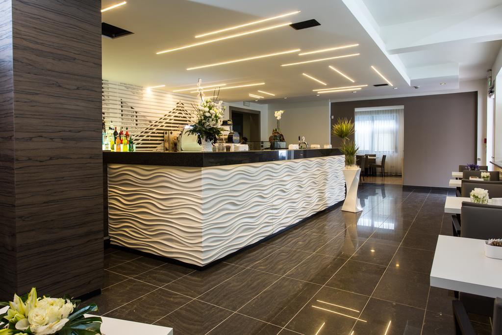 Street Hotel Комакио Екстериор снимка