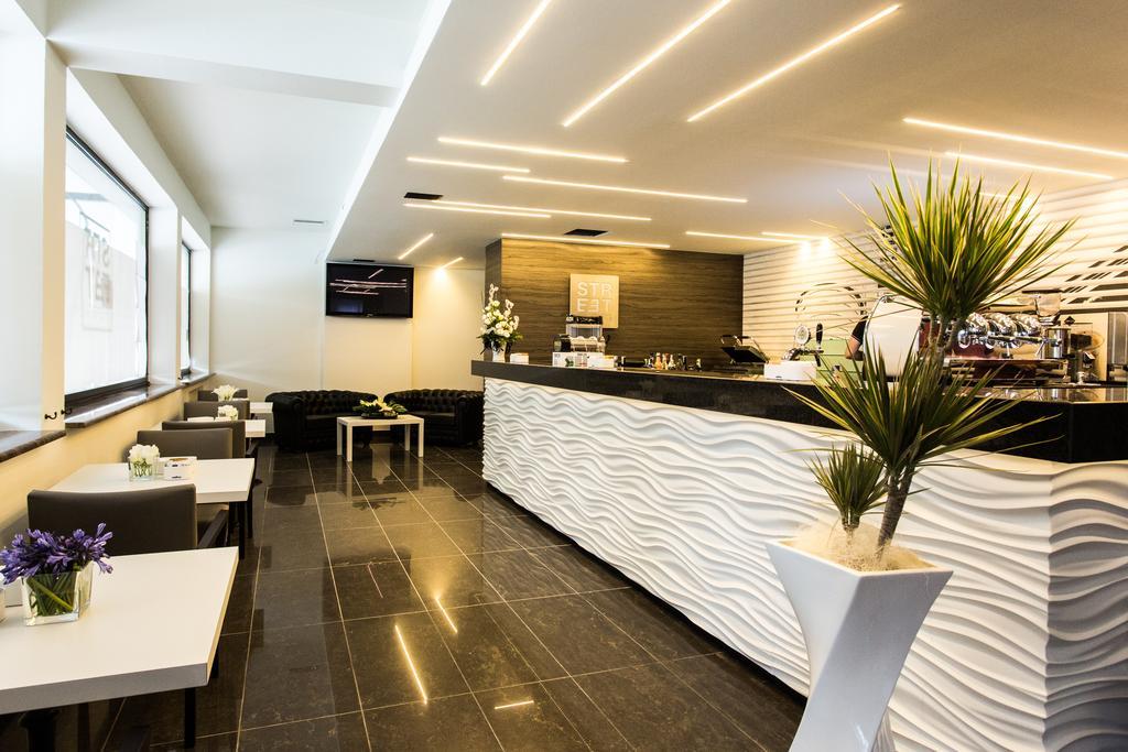 Street Hotel Комакио Екстериор снимка