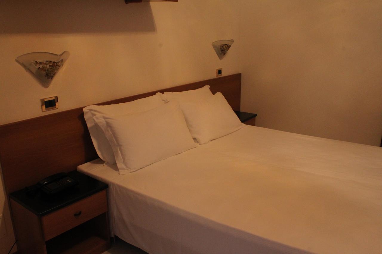 Street Hotel Комакио Стая снимка